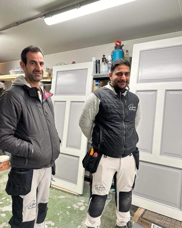 I dag har to av våre ansatte tatt fagbrevet. @nimasikaria har jobbet i mange år hos oss, men uten norsk fagbrev. @karim.kasem10 har fullført lærlingeperioden og starter nå som faglært maler. Begge leverte to svært gode prøver og vi er veldig stolte av dere og hvor flinke dere er. Gratulerer så mye! Vi gleder oss til fortsettelsen💯❤️