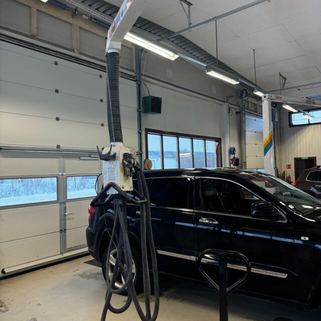 Førstkommende fredag holder vi Åpen dag i Røros Bilskades lokaler! Her kan man komme å se på utstyr som er til salgs etter Røros Bilskade eller andre verktøy samt få et innblikk i hvordan bygget blir seende ut fremover. Uansett om man er interessert i noe utstyr eller bare for å ta en kopp kaffe så er alle hjertelig velkommen til å ta en tur innom. VELKOMMEN fra 12.00 til 15.00!